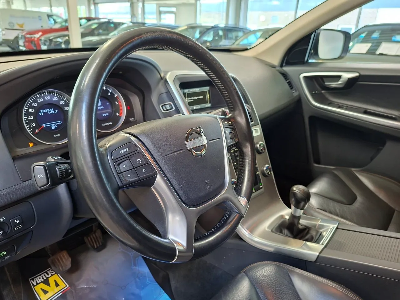 Vehicle image 14