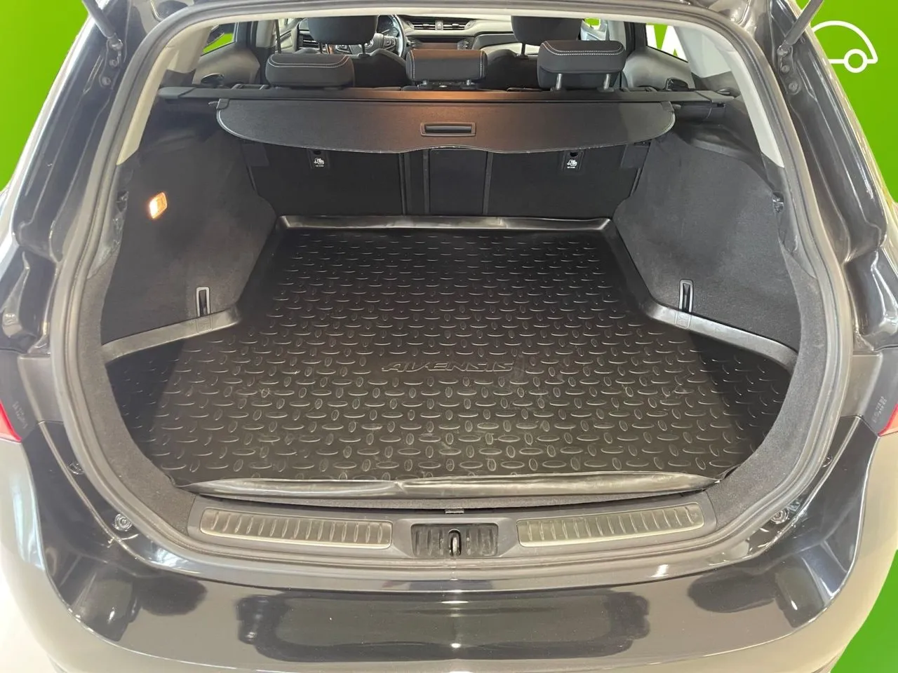 Vehicle image 15