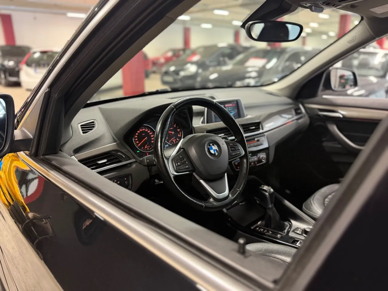Vehicle image 15