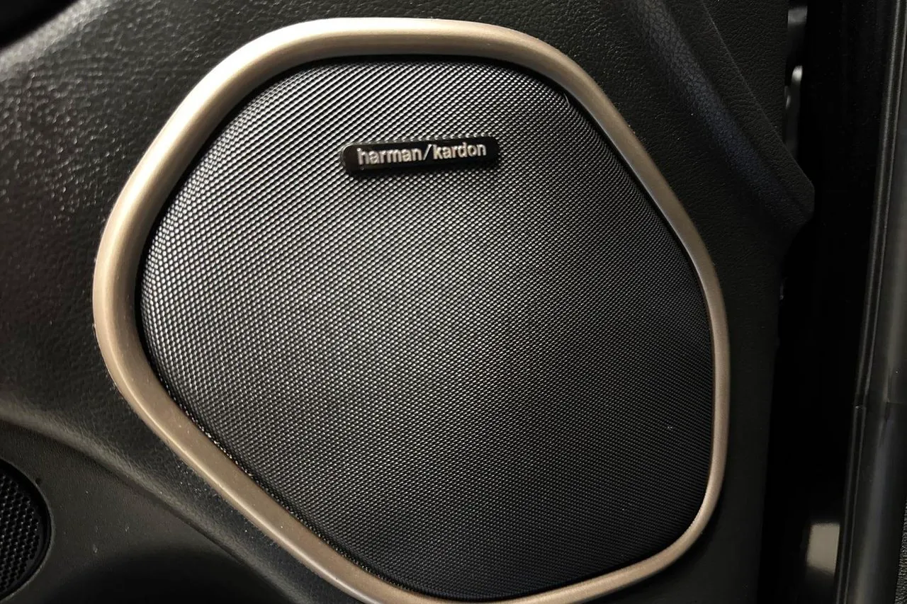 Vehicle image 21