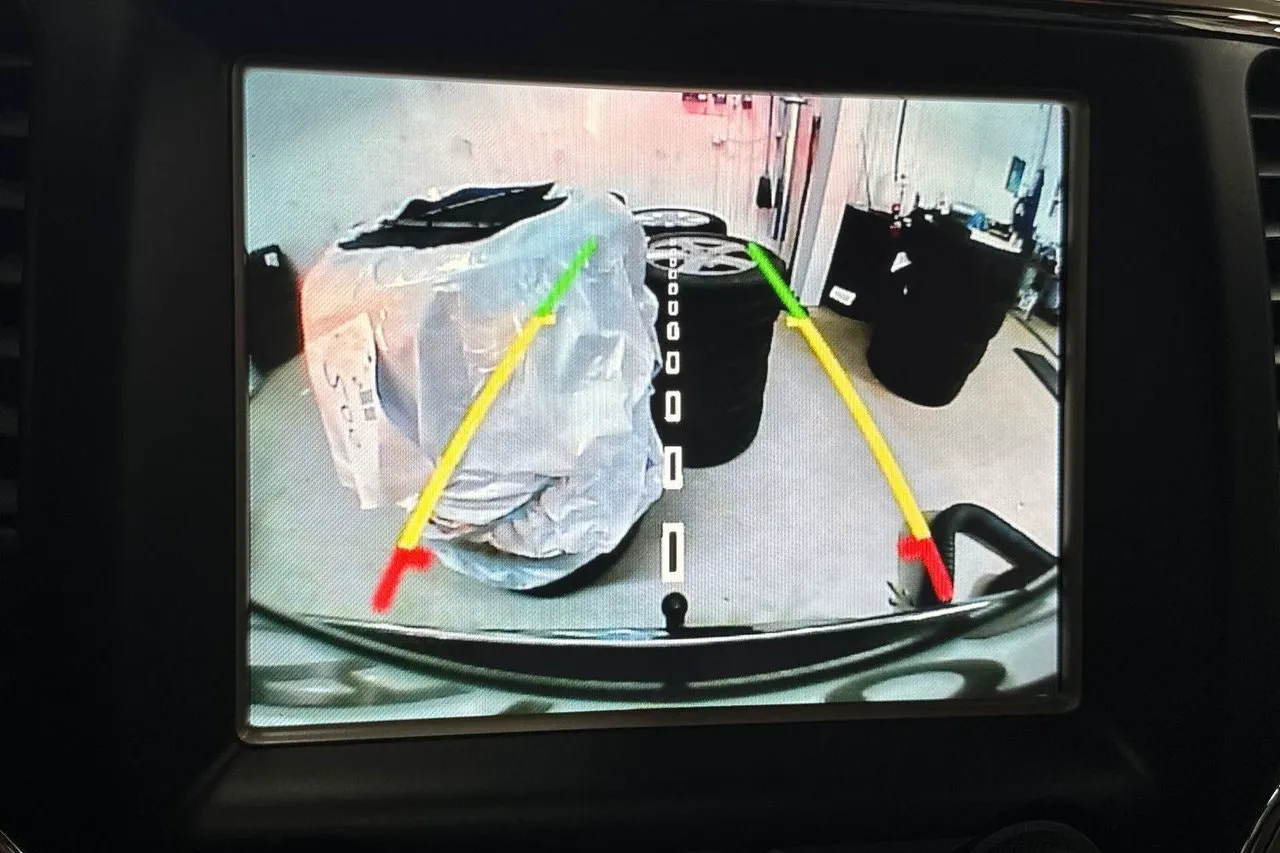 Vehicle image 17