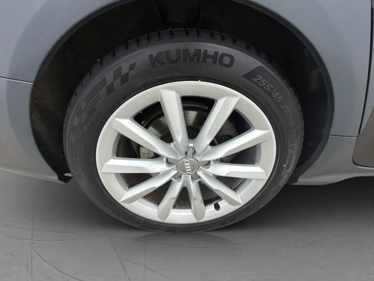 Vehicle image 30