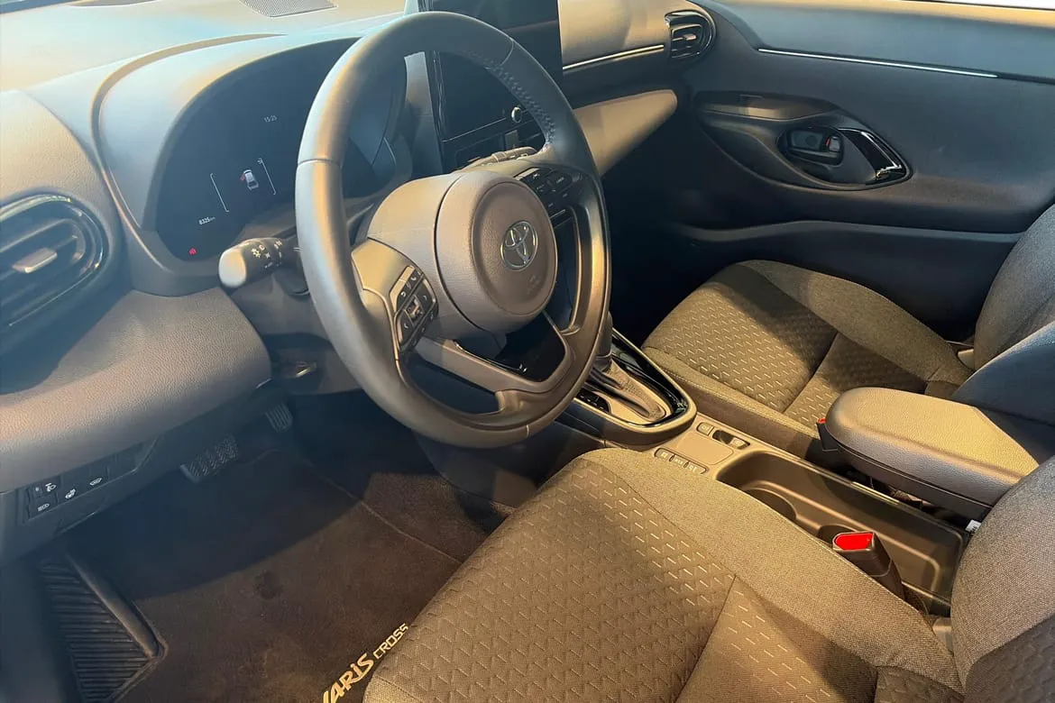 Vehicle image 8
