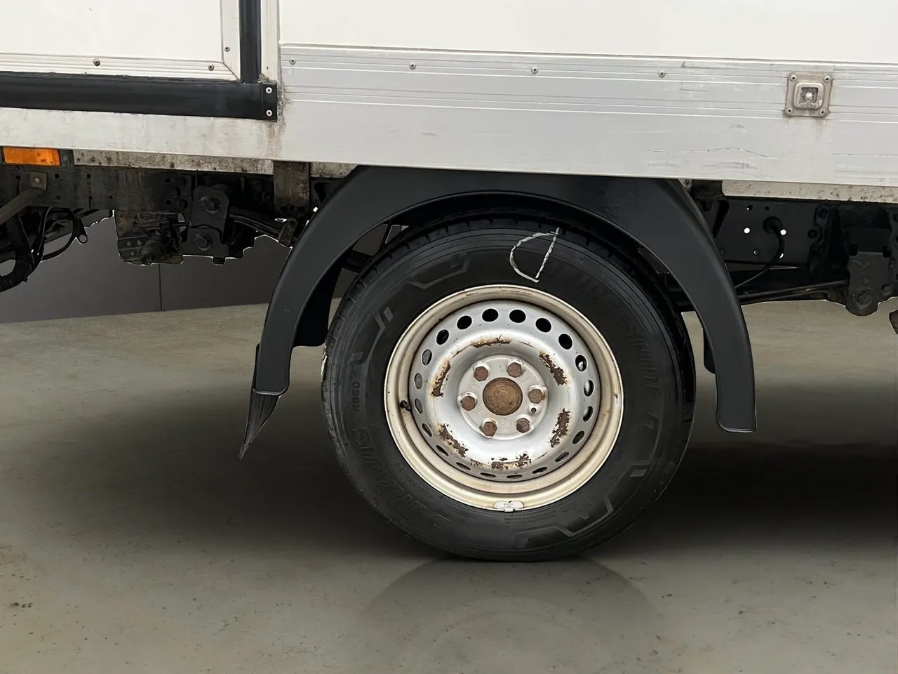 Vehicle image 30