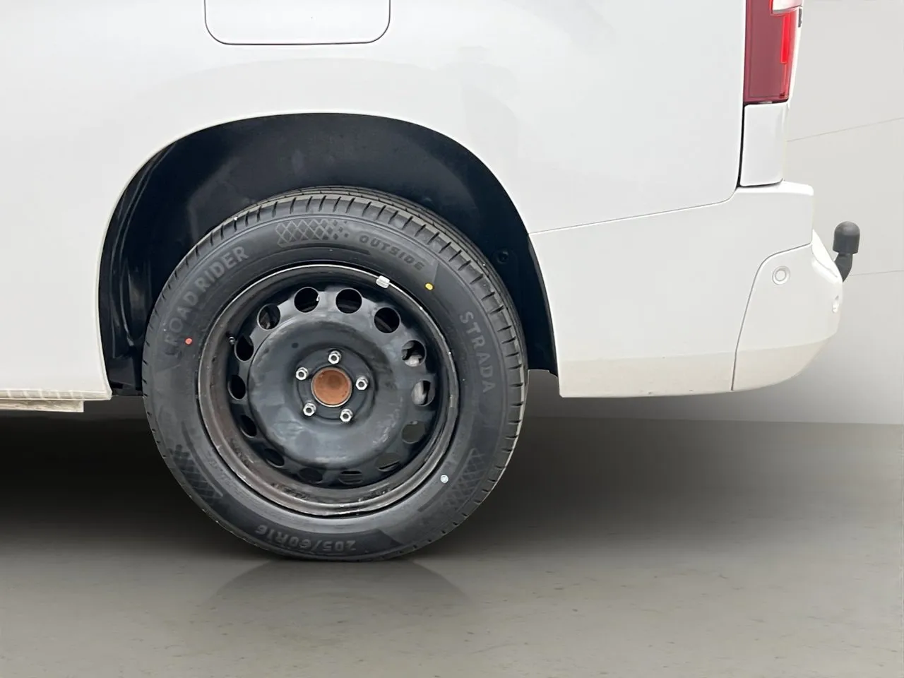 Vehicle image 33