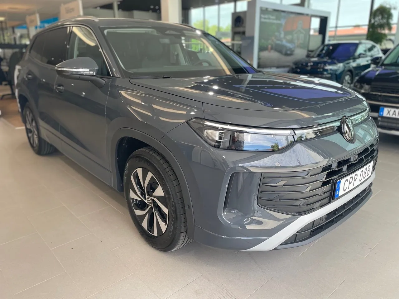 Vehicle image 6