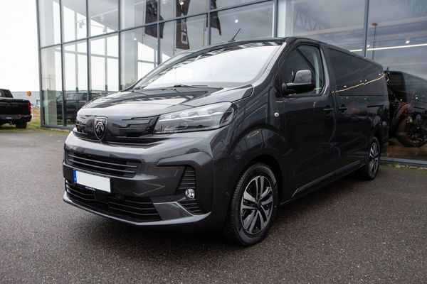 Peugeot Traveller 2.2 BlueHDi 180hk Allure 8-Sits Panorama 5 års garanti - 2026