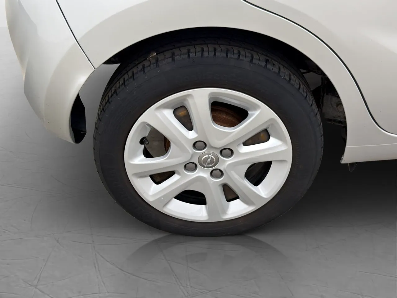Vehicle image 23