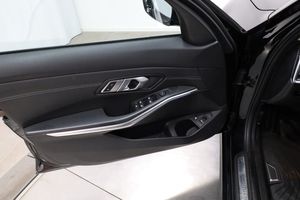BMW 330 bild 14