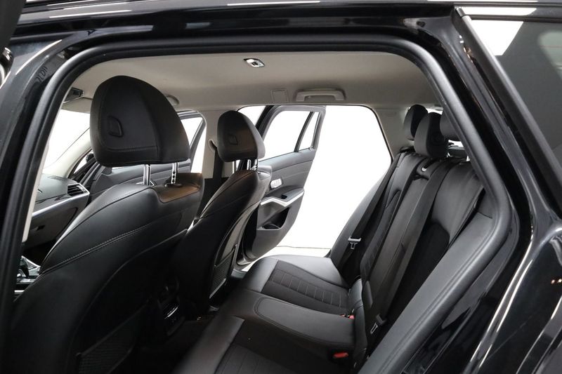 BMW 330 bild 11