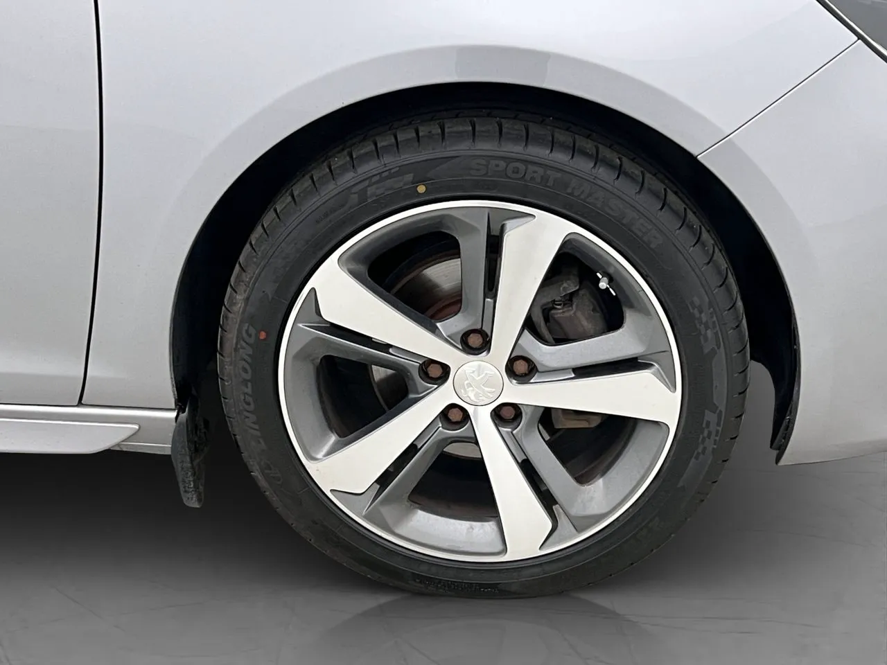Vehicle image 25