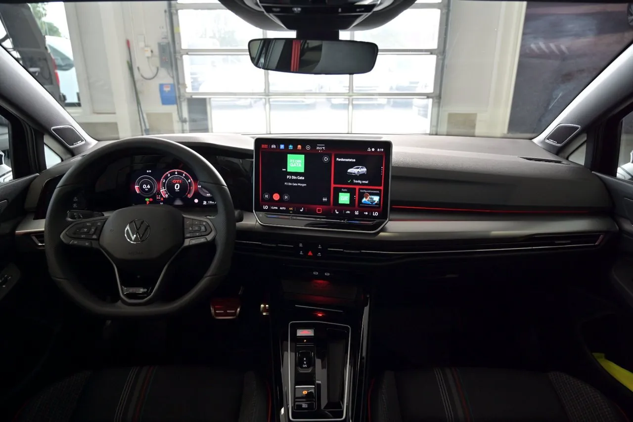 Vehicle image 14