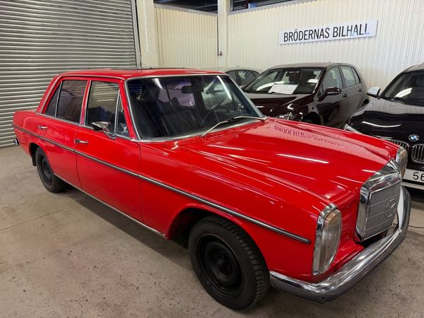Mercedes 230 Dragkok/ Ny-lackat - 1971
