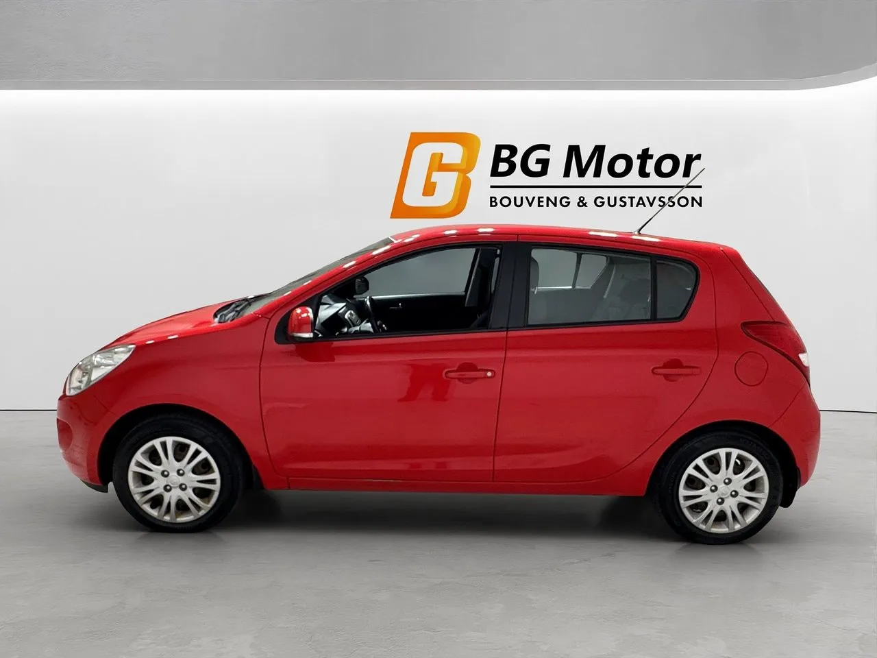 Vehicle image 6