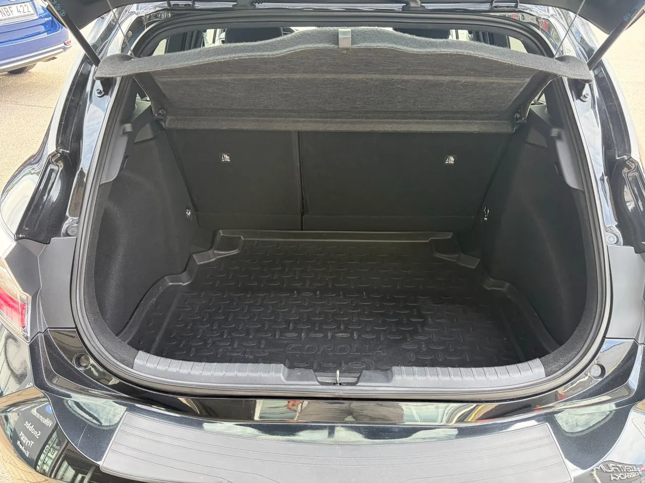 Vehicle image 15