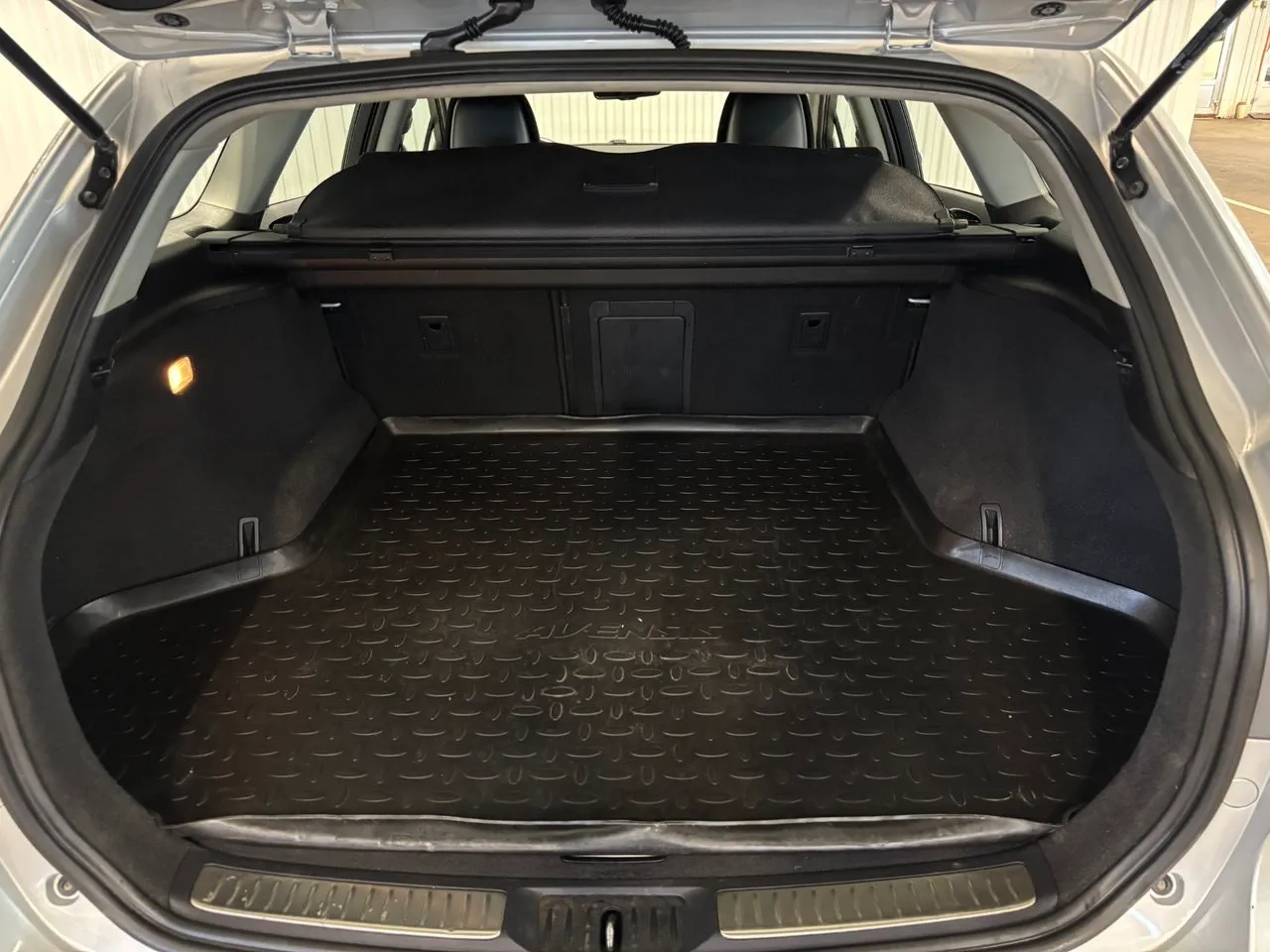 Vehicle image 16