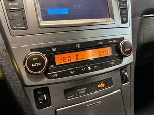 Toyota Avensis bild 16
