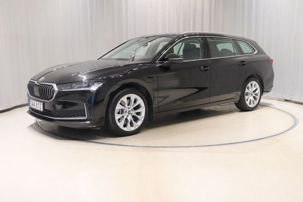 Skoda Superb Combi 1,5 TSI iV 204hk Aut Drag Värmare Kamera Carplay - 2025