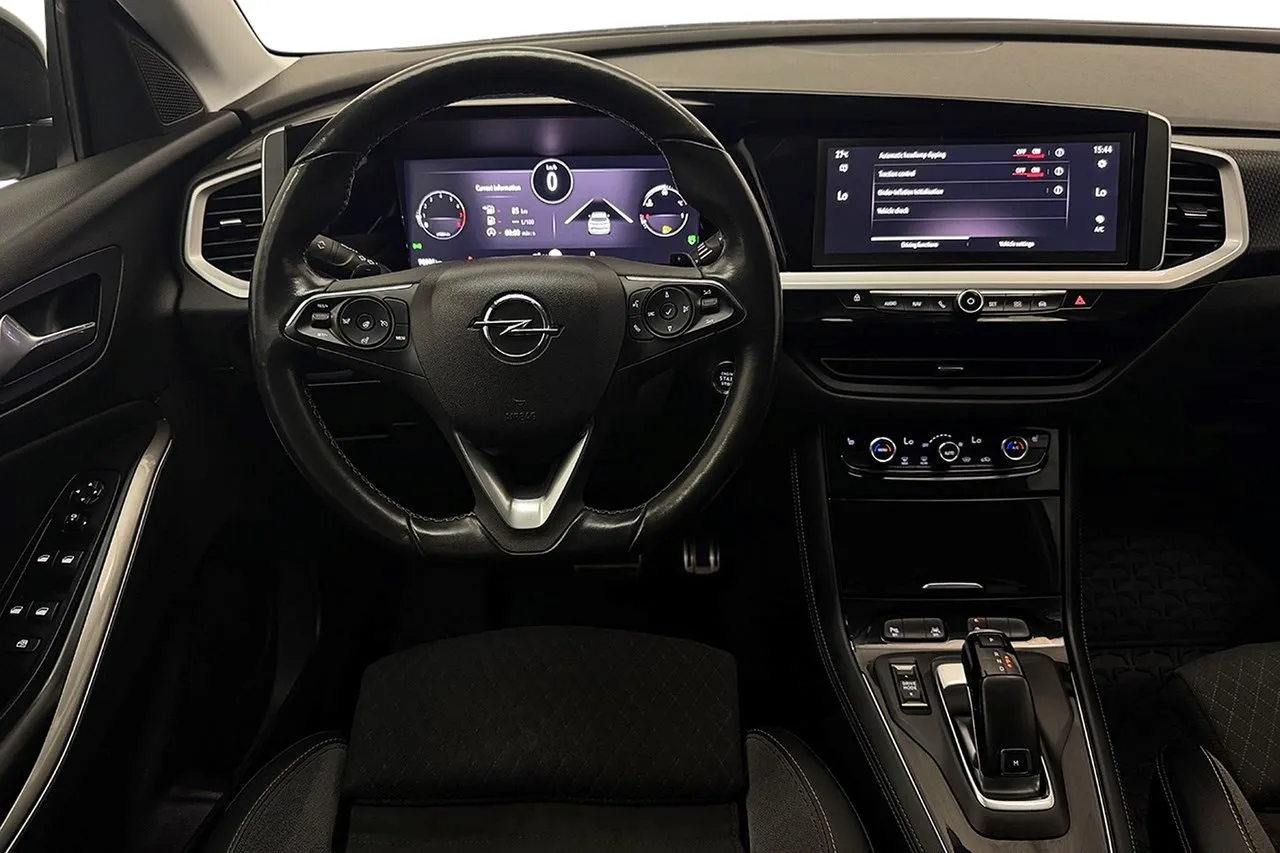 Vehicle image 16