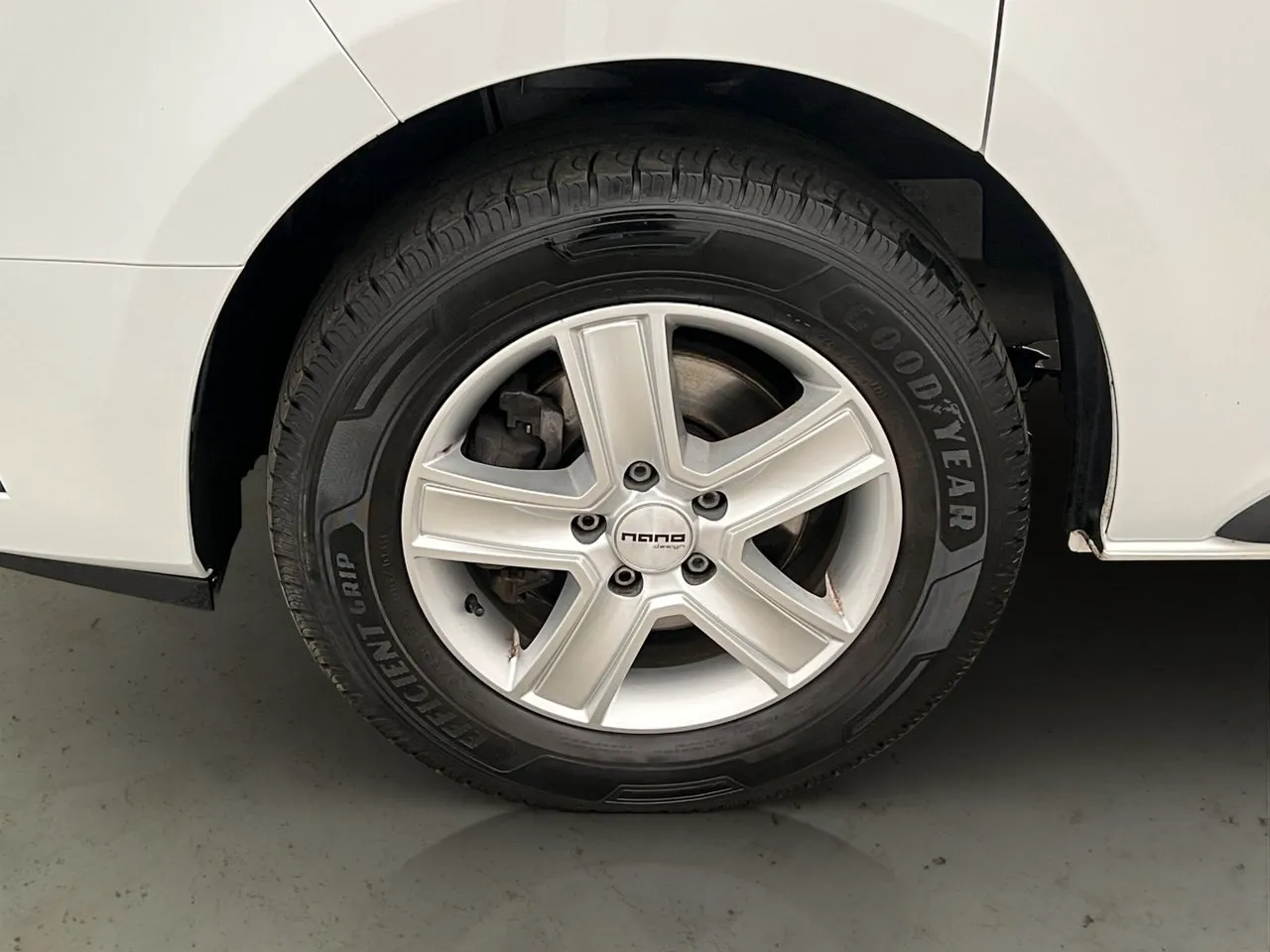 Vehicle image 25