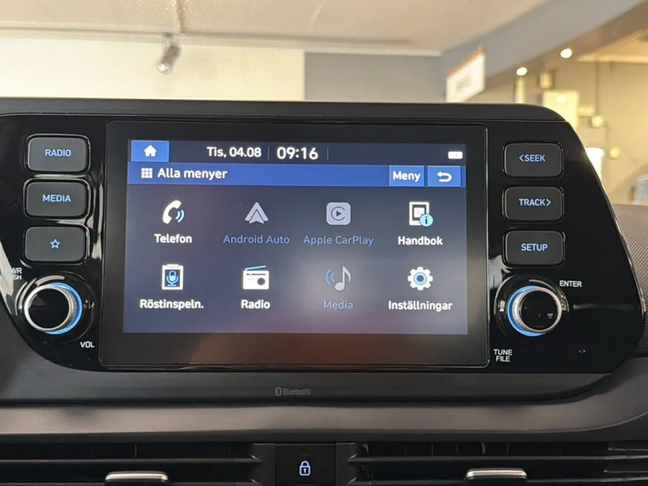 Vehicle image 16