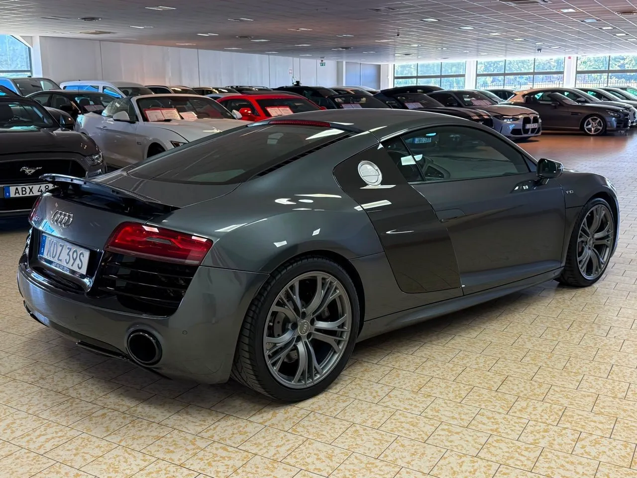 Vehicle image 6