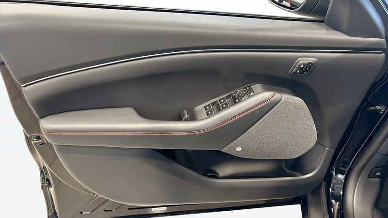 Ford Mustang Mach-E bild 11
