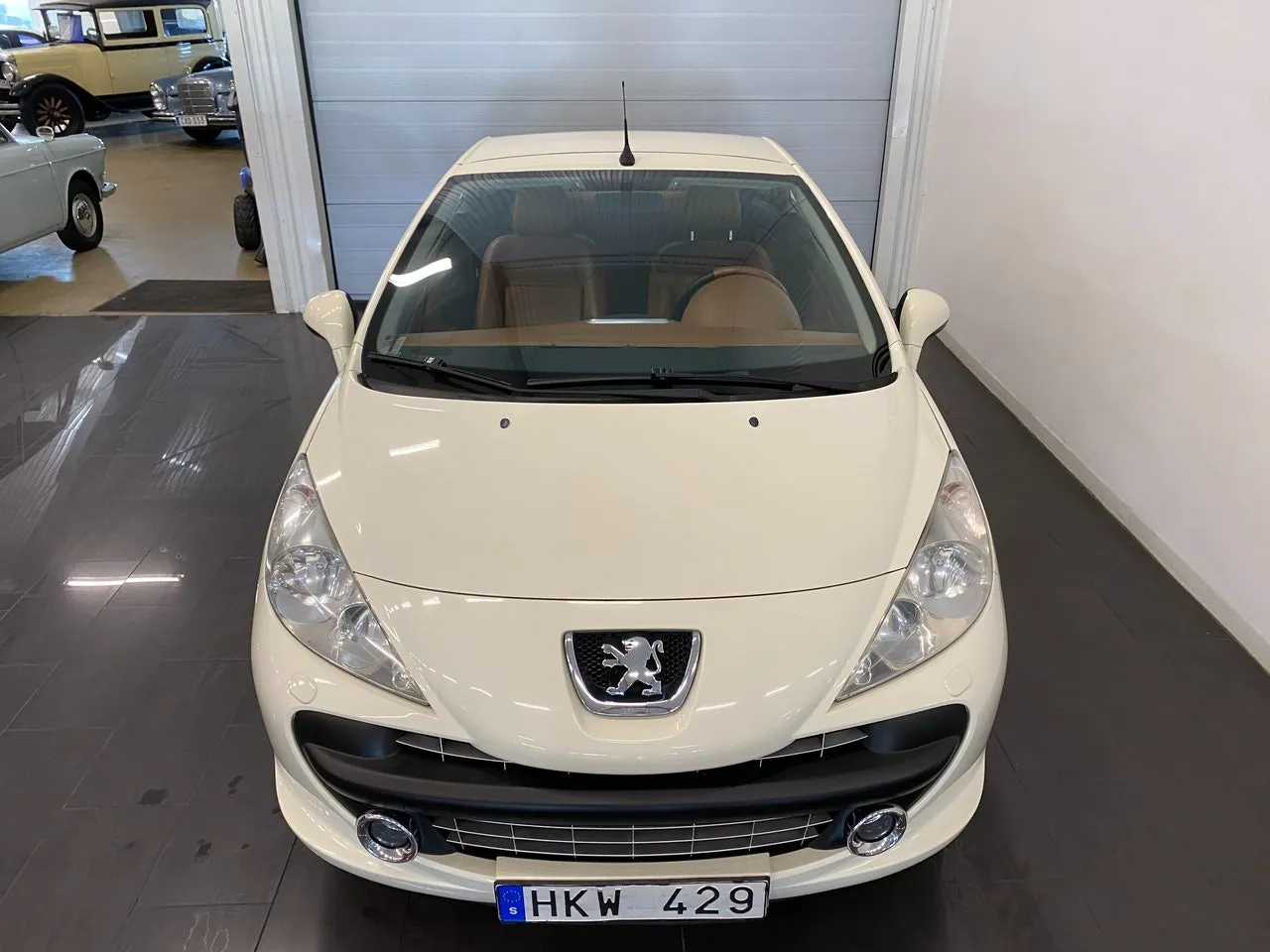 Vehicle image 8