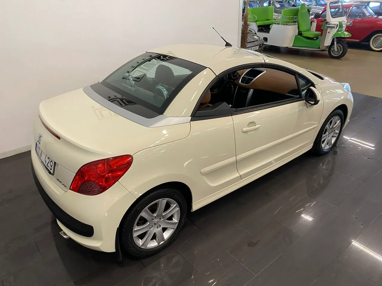 Vehicle image 7
