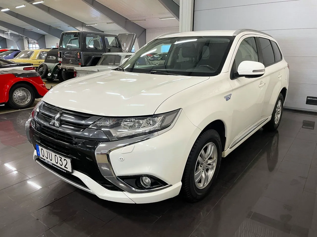 Vehicle image 4