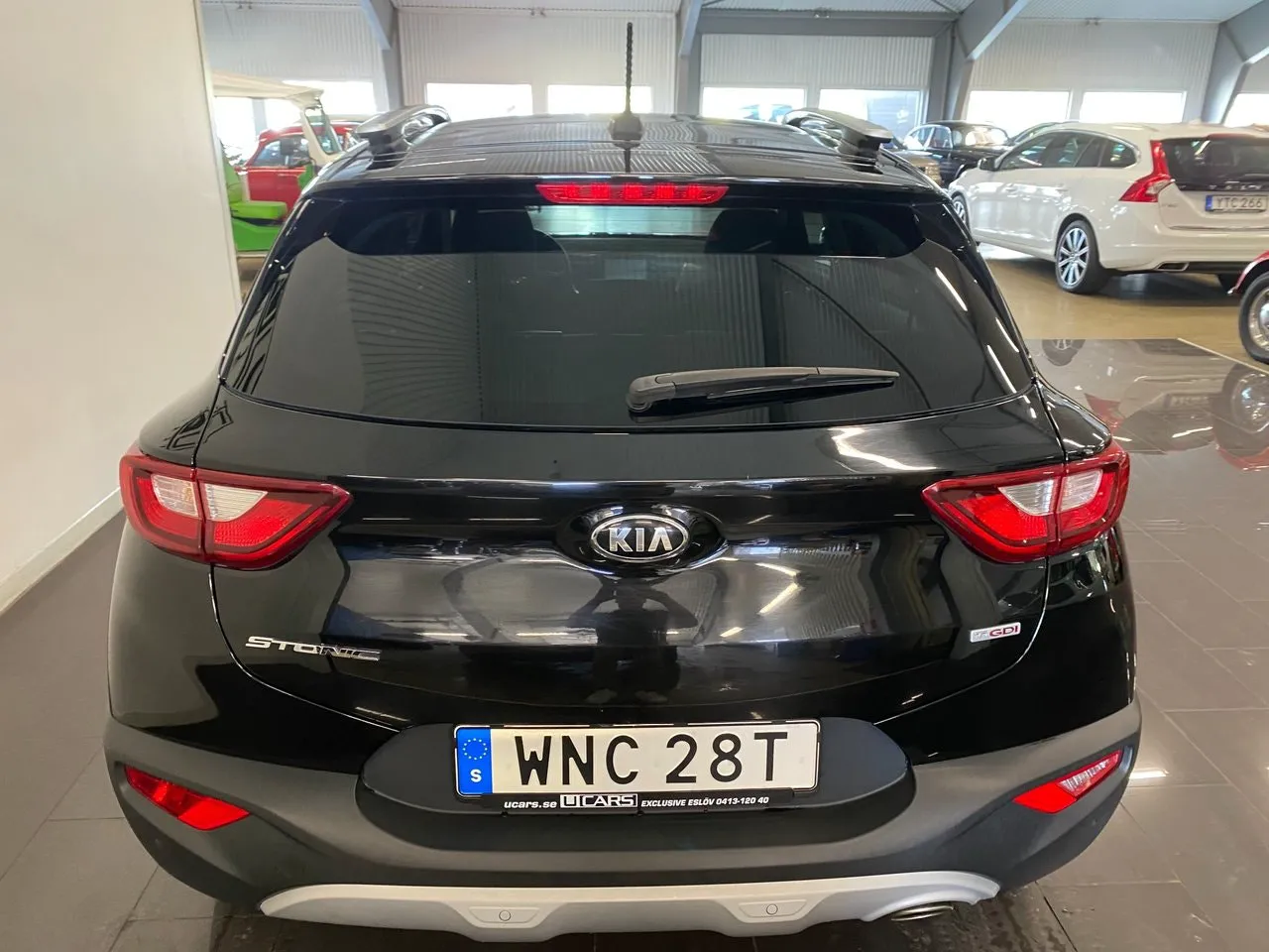 Vehicle image 4