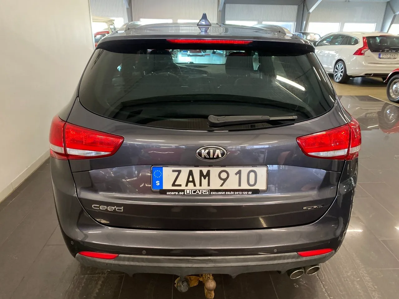 Vehicle image 10
