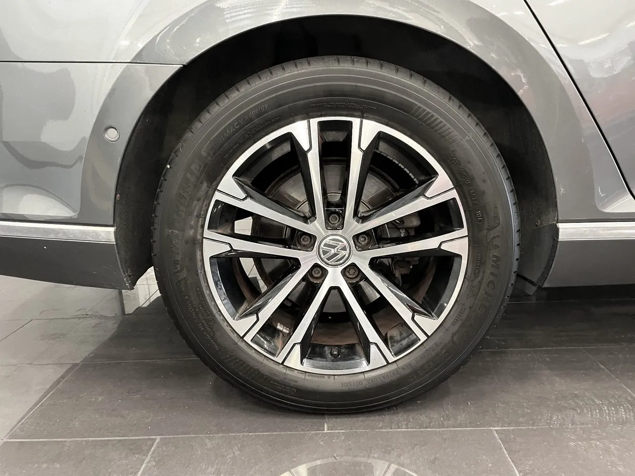 Vehicle image 16