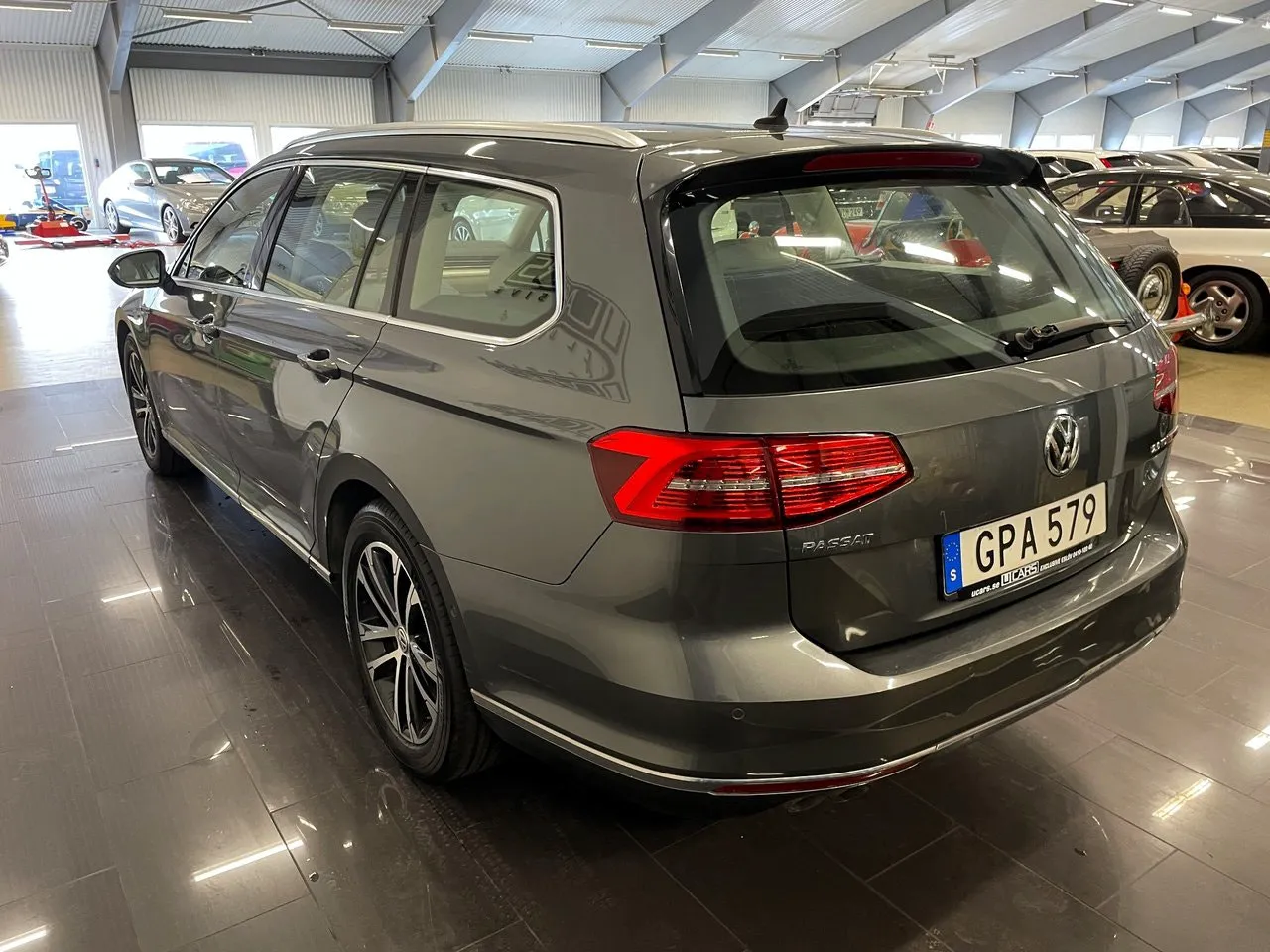 Vehicle image 4