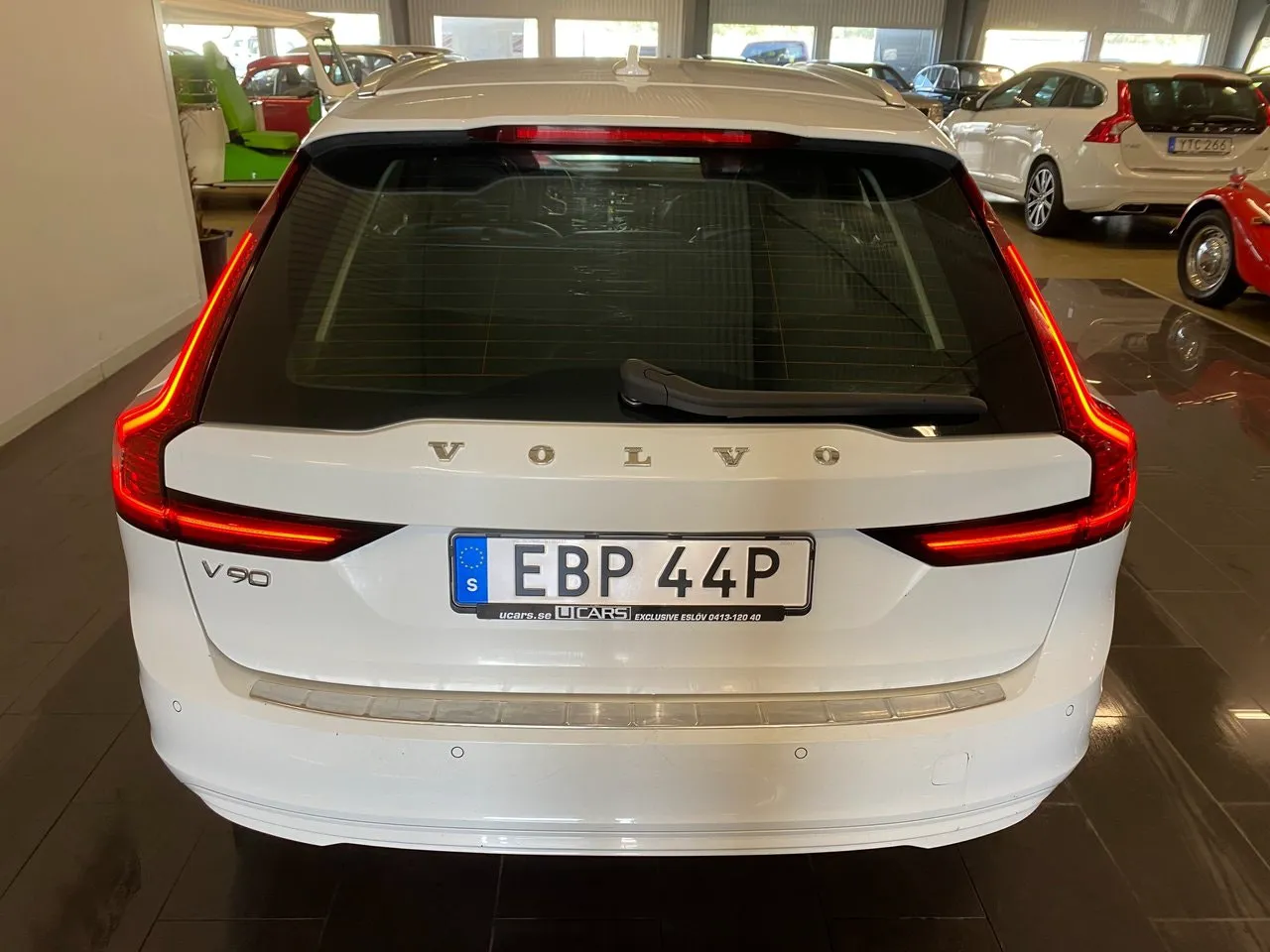 Vehicle image 6