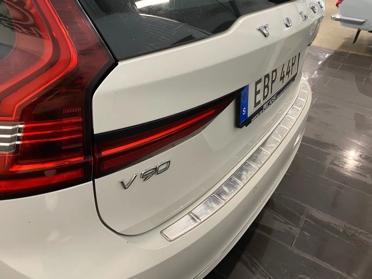 Vehicle image 18