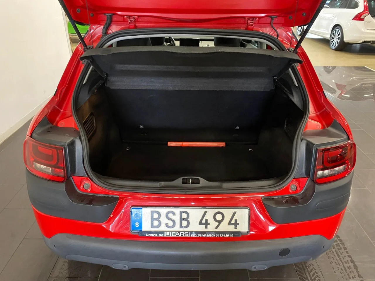 Vehicle image 7