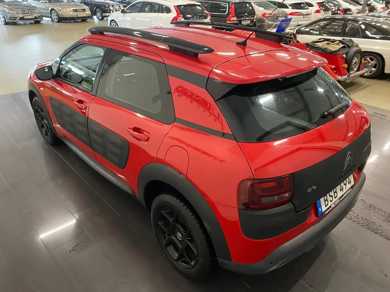 Vehicle image 3