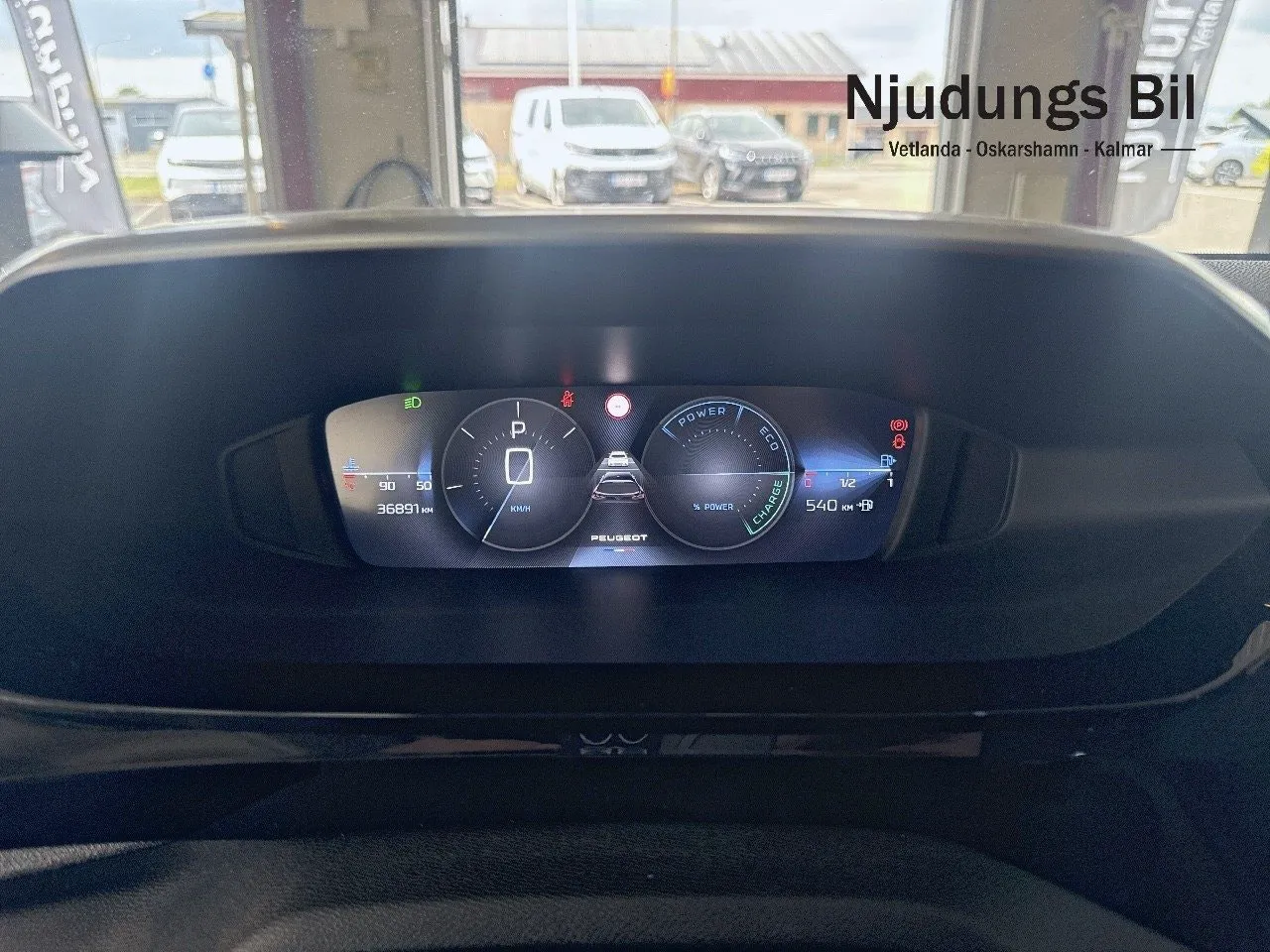 Vehicle image 7