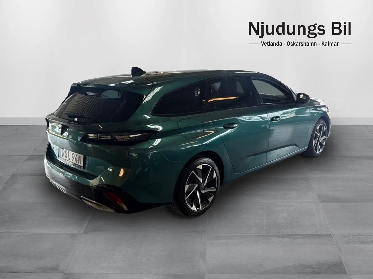 Vehicle image 3