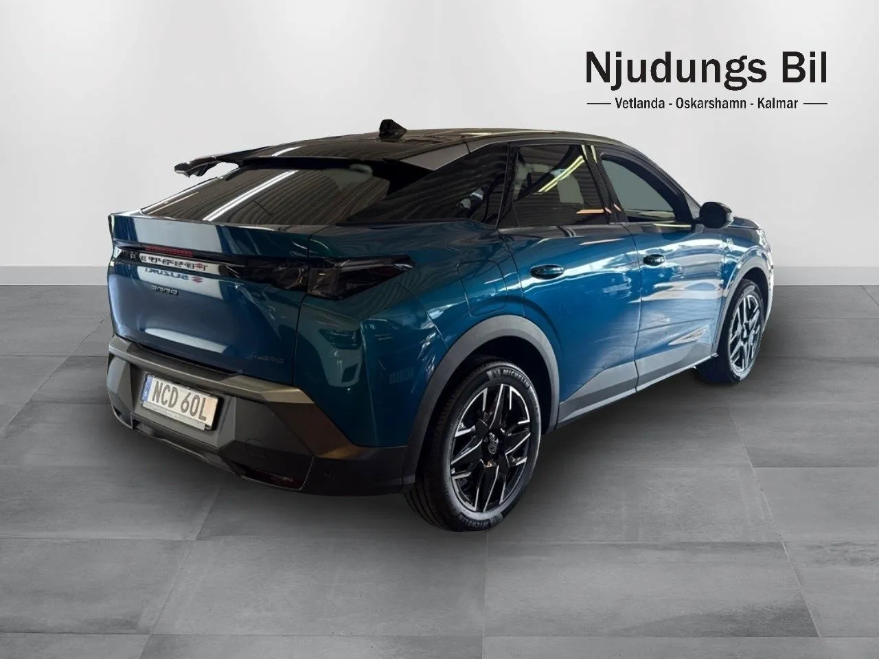 Vehicle image 3