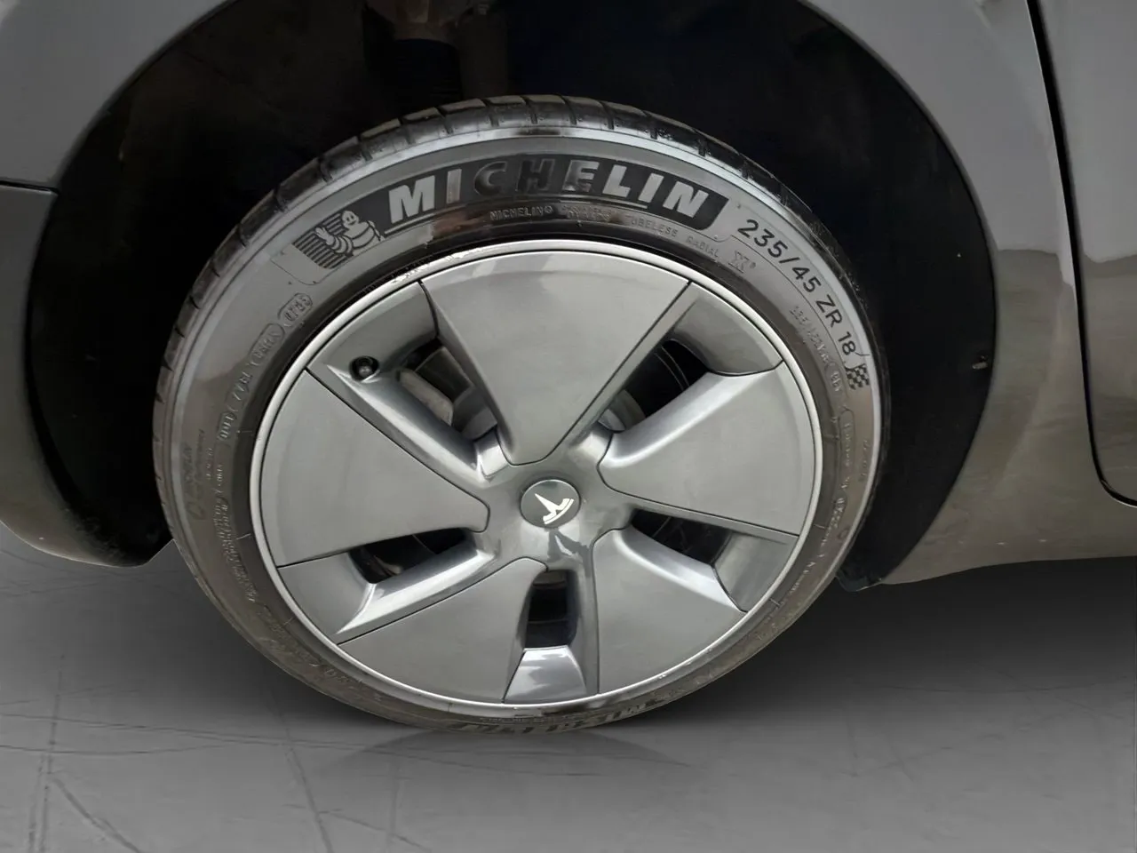 Vehicle image 32
