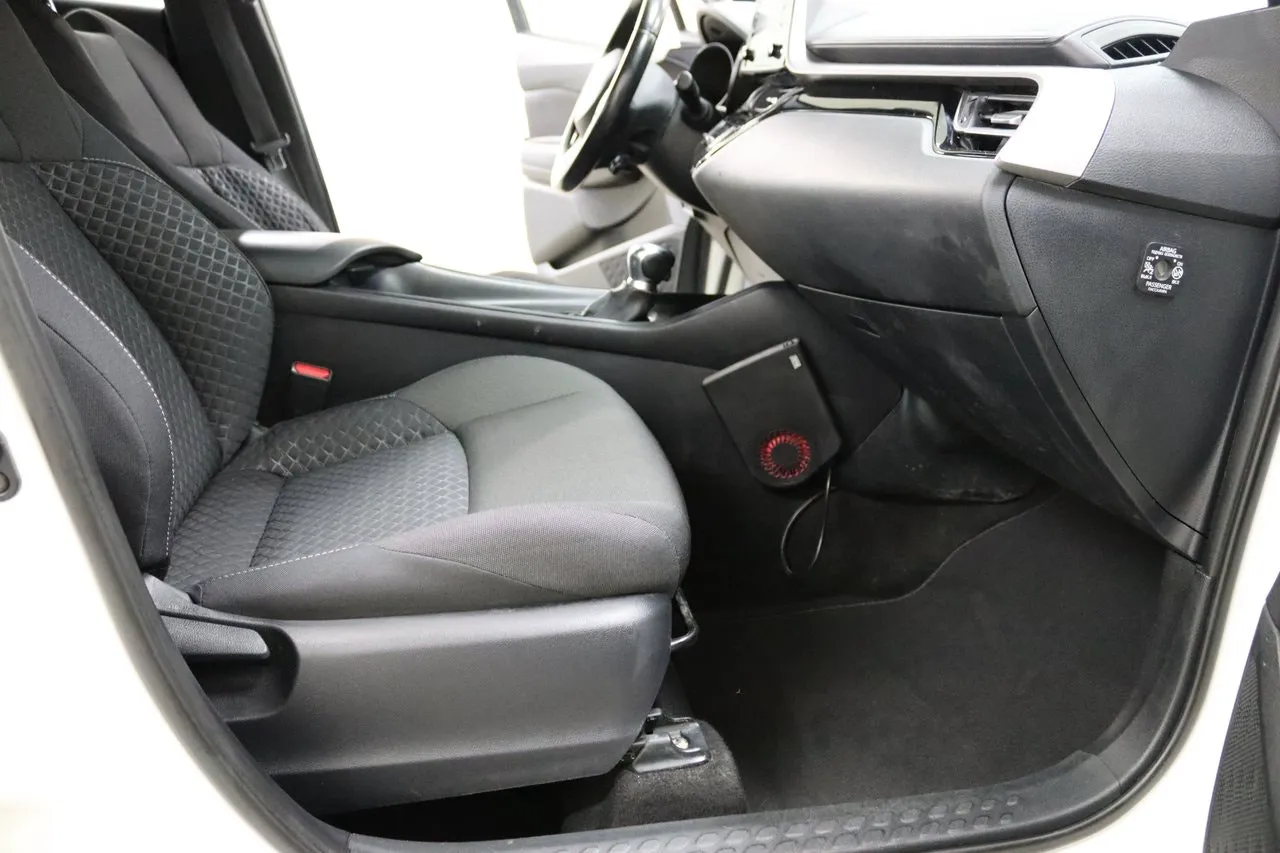 Vehicle image 11