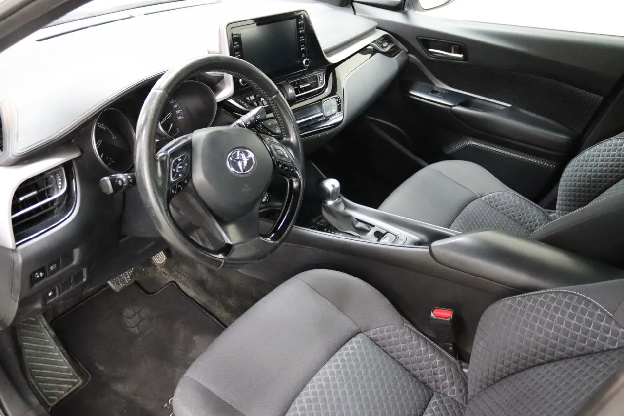 Vehicle image 9