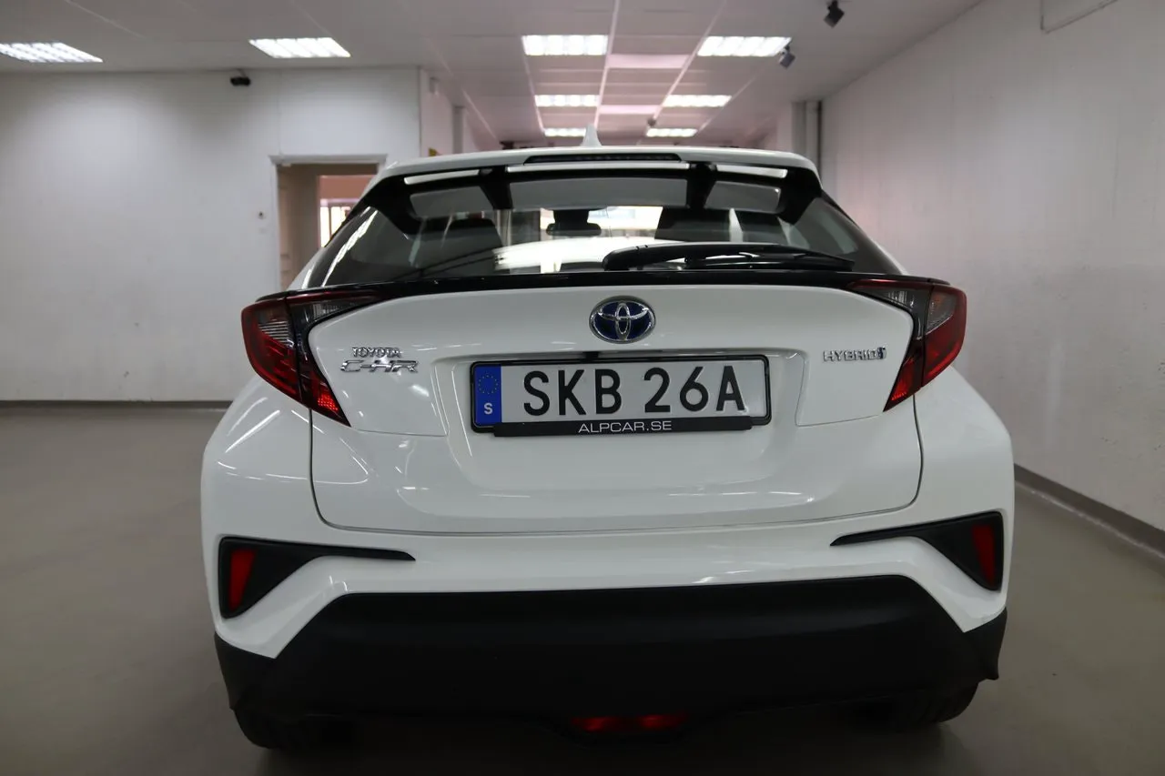 Vehicle image 6