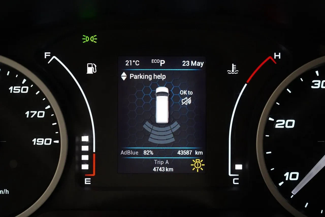 Vehicle image 7