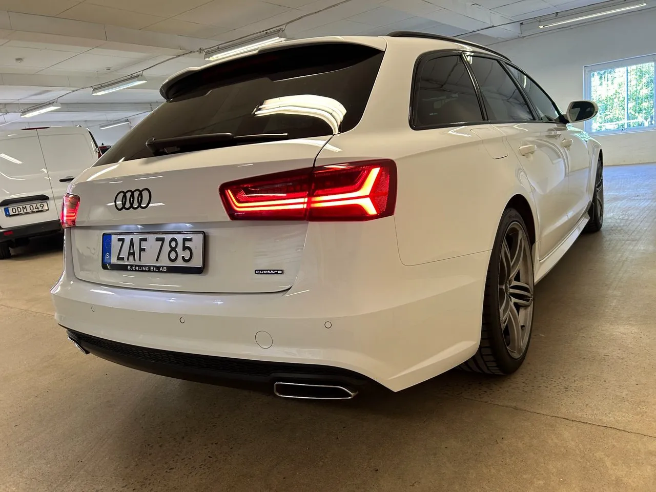 Vehicle image 5