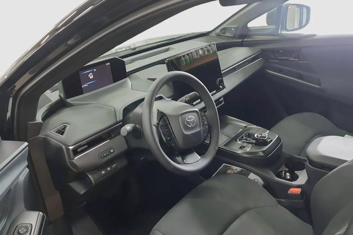 Vehicle image 7