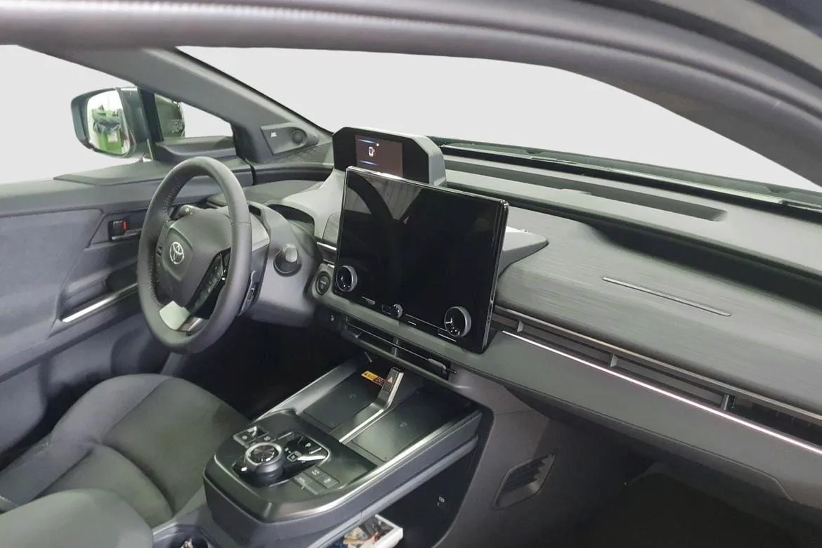 Vehicle image 8