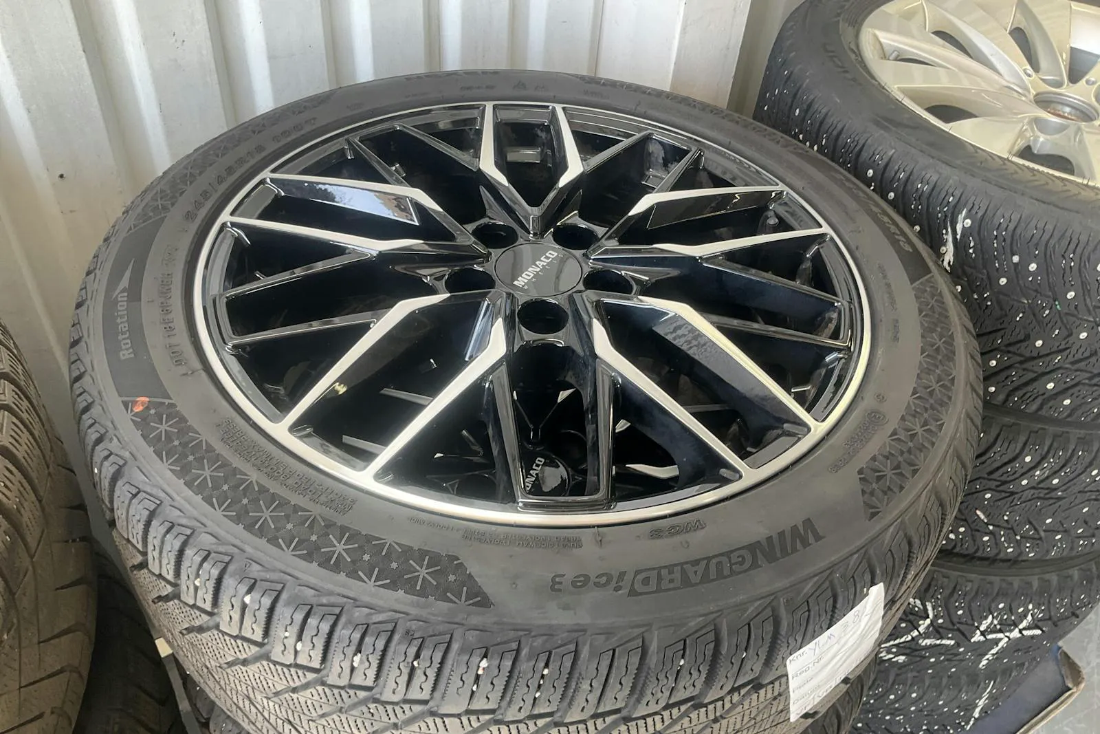 Vehicle image 16